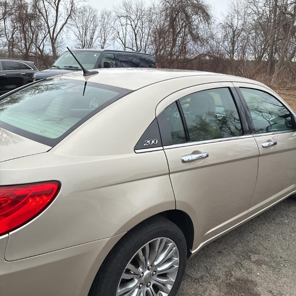 Chrysler 200 4dr Sdn Limited 2013