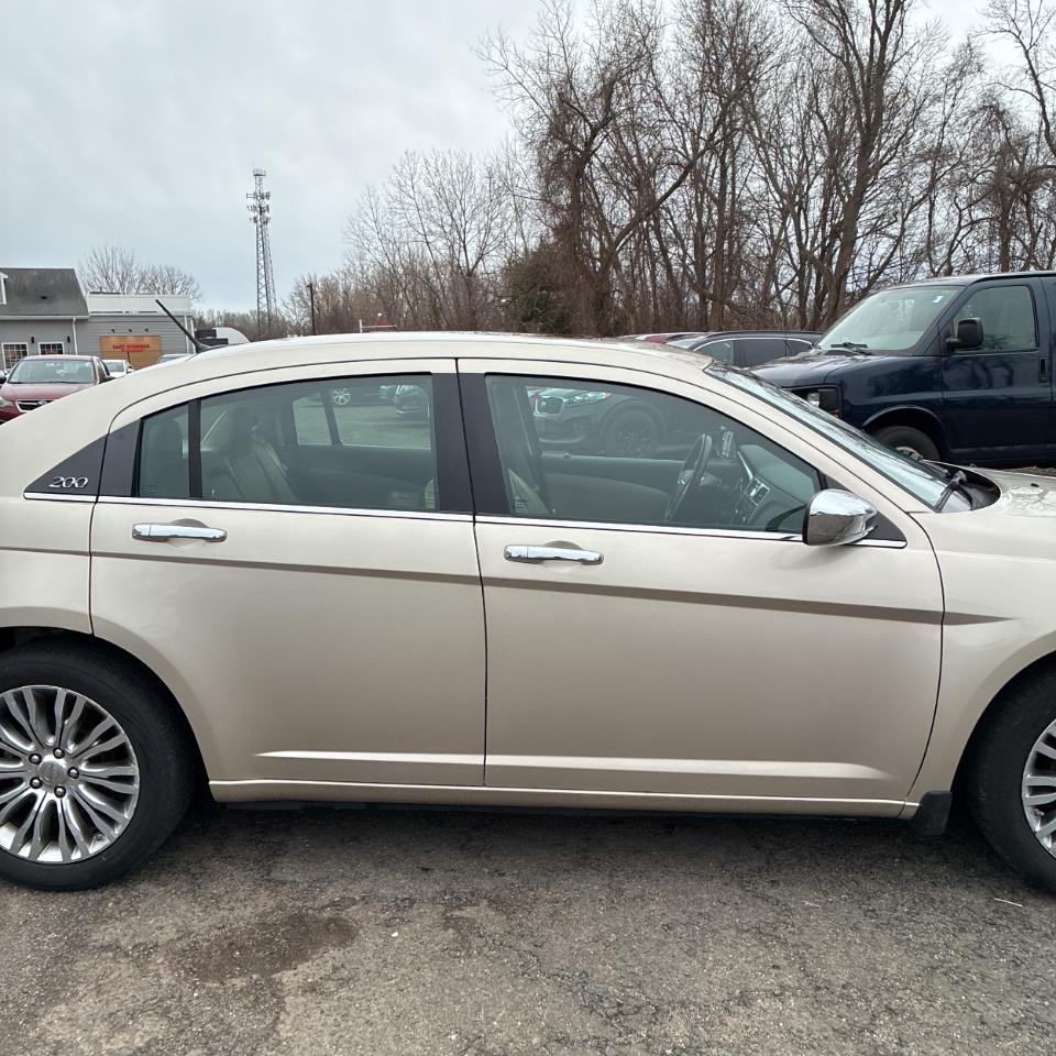 Chrysler 200 4dr Sdn Limited 2013