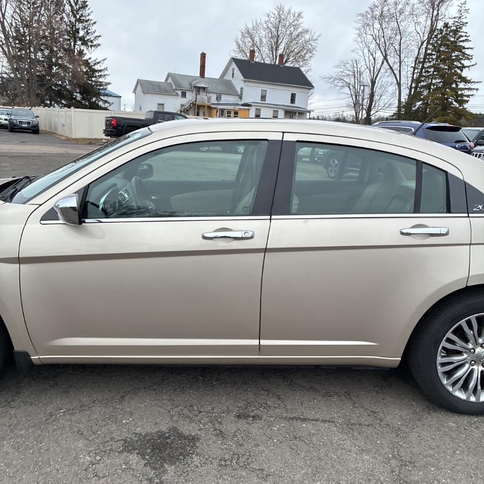 Chrysler 200 4dr Sdn Limited 2013