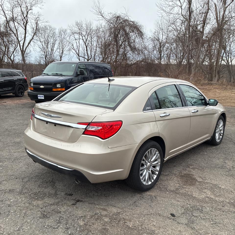 Chrysler 200 4dr Sdn Limited 2013