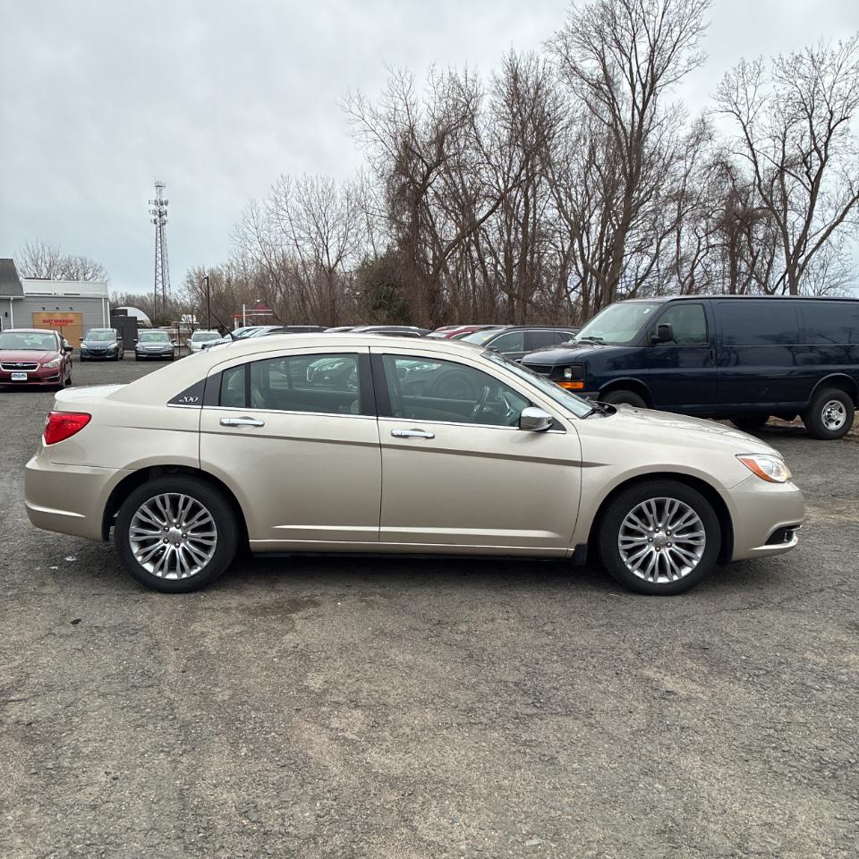 Chrysler 200 4dr Sdn Limited 2013