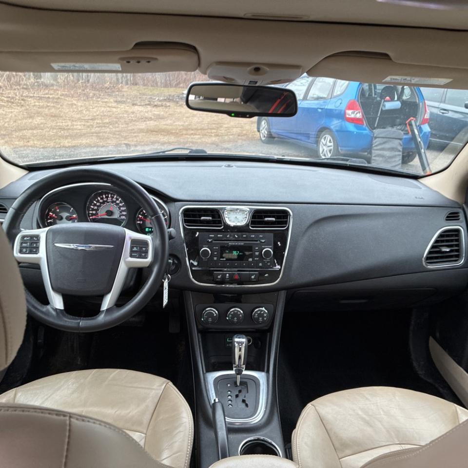 Chrysler 200 4dr Sdn Limited 2013