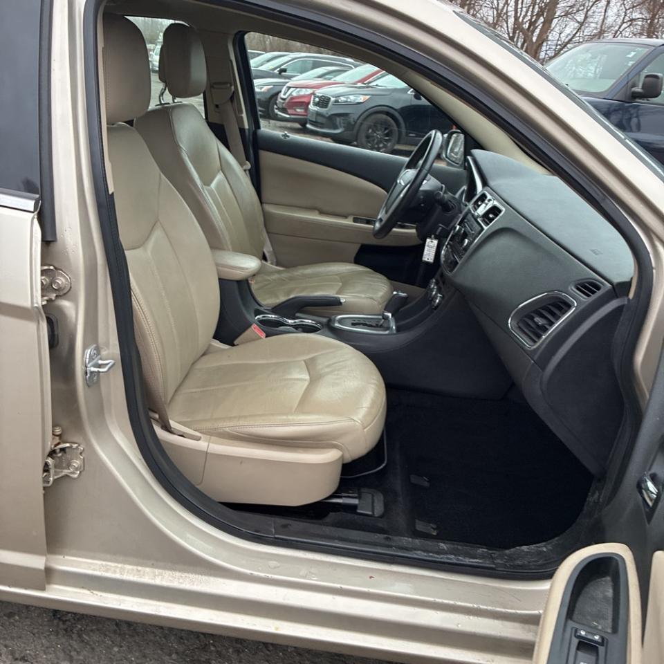 Chrysler 200 4dr Sdn Limited 2013