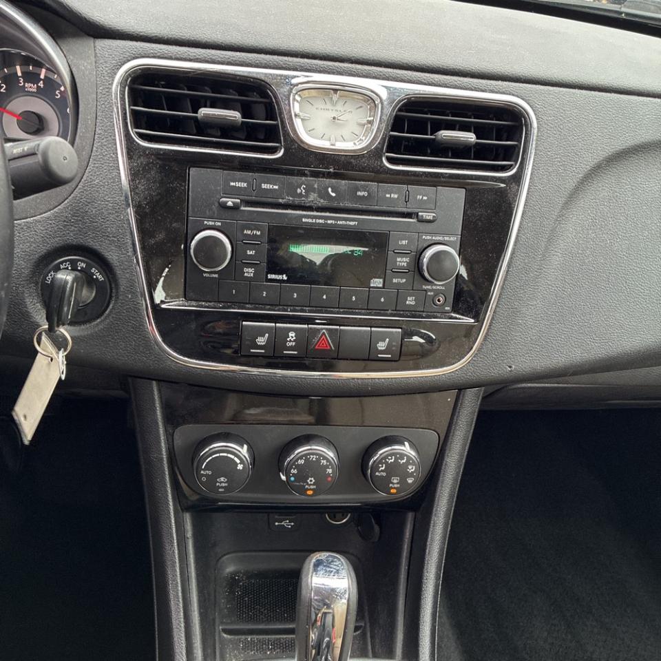 Chrysler 200 4dr Sdn Limited 2013