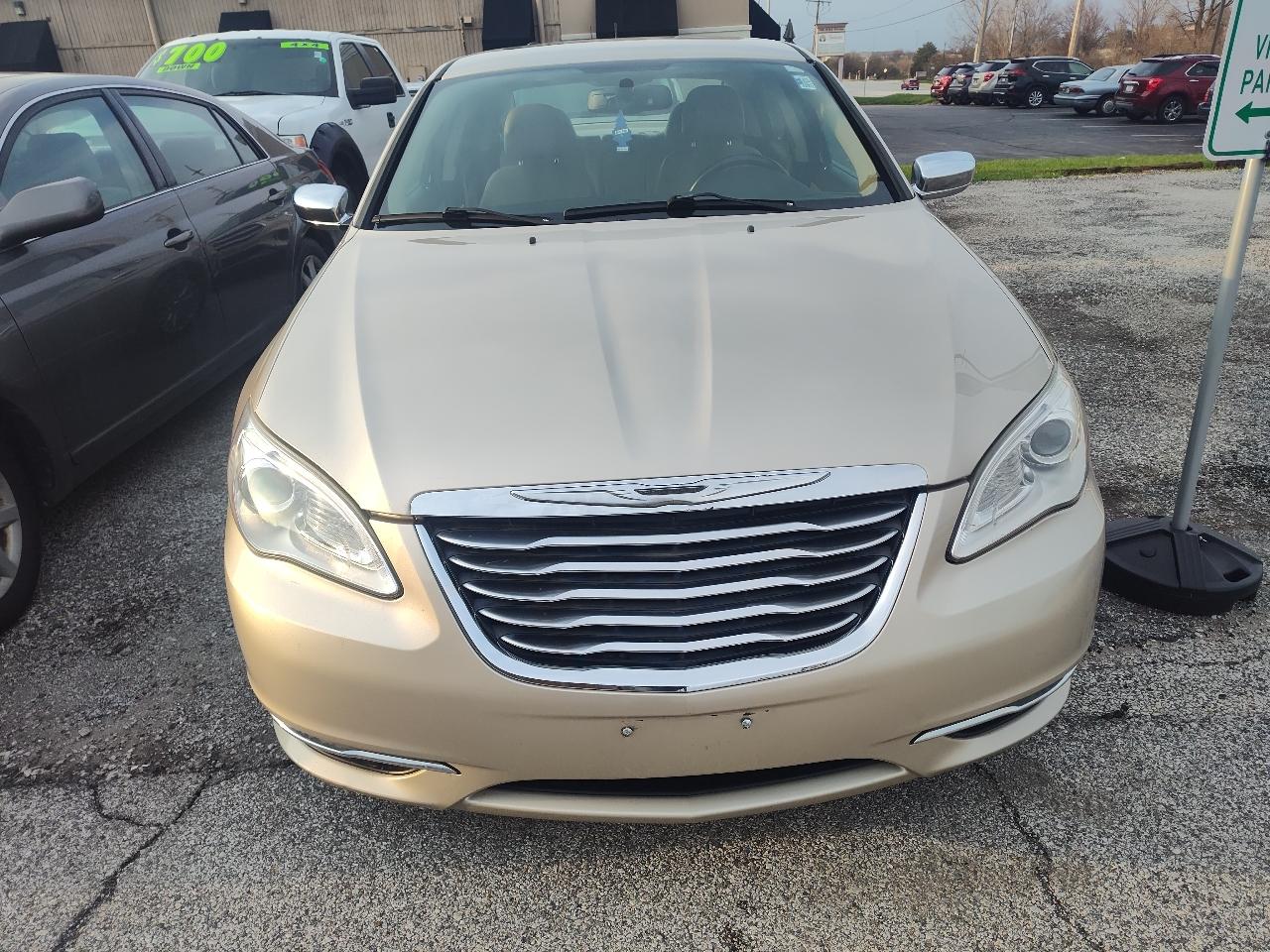 2013 Chrysler 200 4dr Sdn Limited