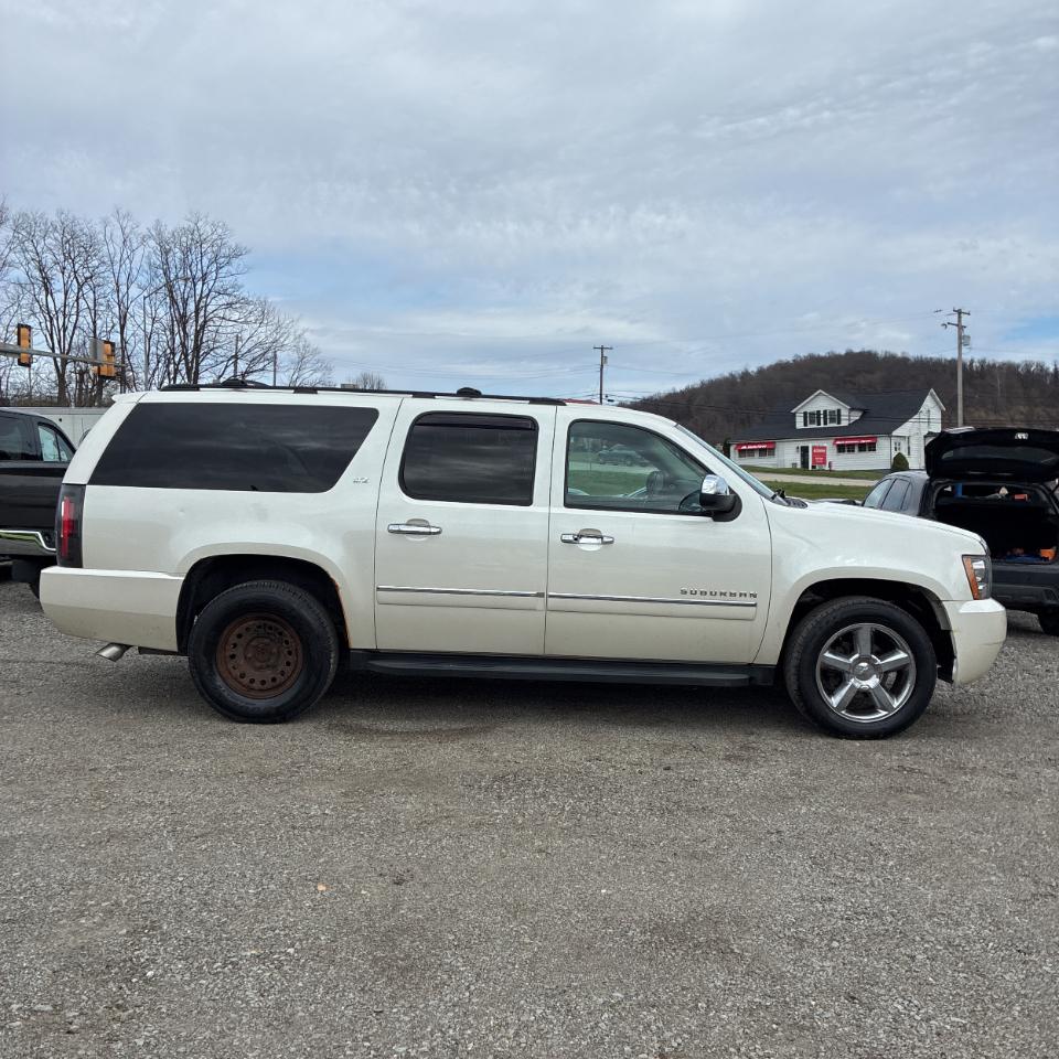 Chevrolet Suburban 4WD 4dr LTZ 2014