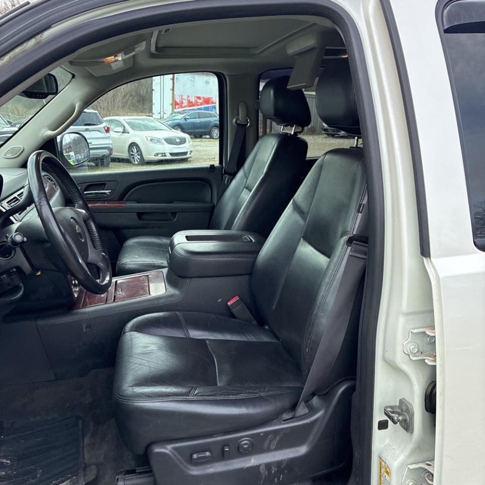 Chevrolet Suburban 4WD 4dr LTZ 2014