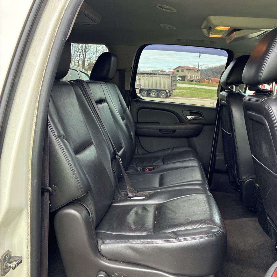 Chevrolet Suburban 4WD 4dr LTZ 2014