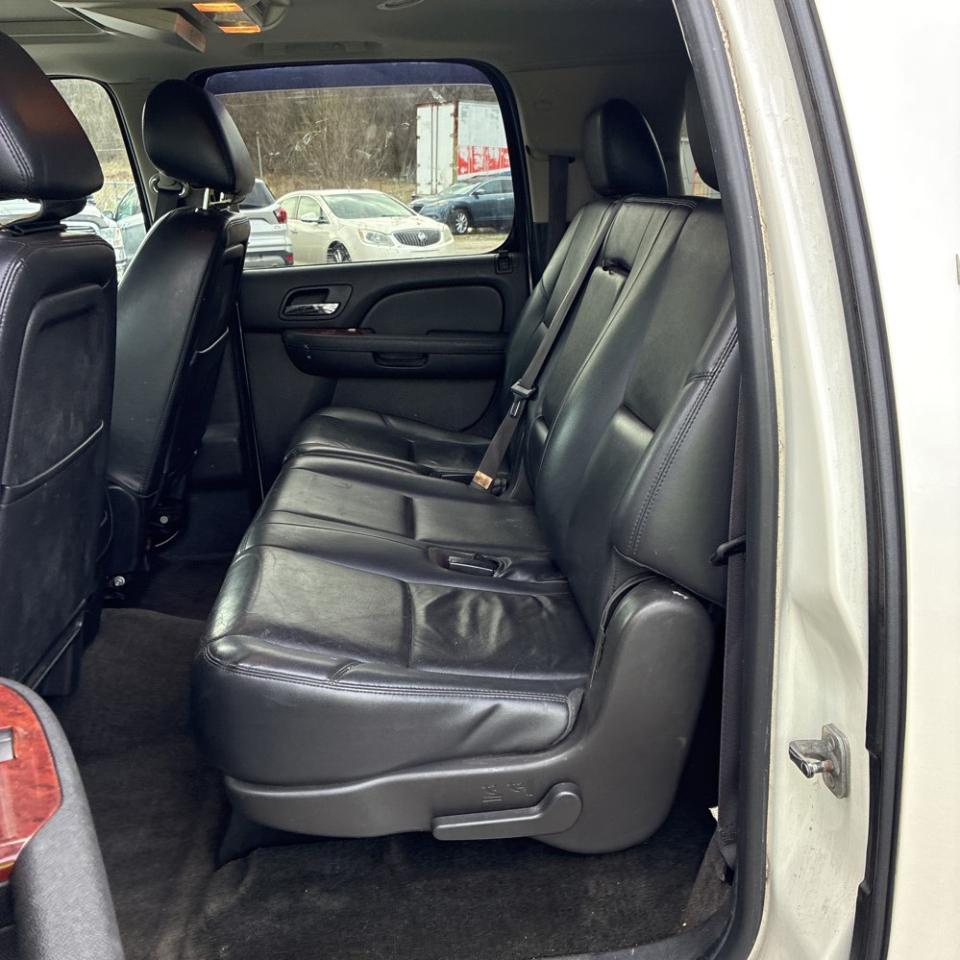 Chevrolet Suburban 4WD 4dr LTZ 2014