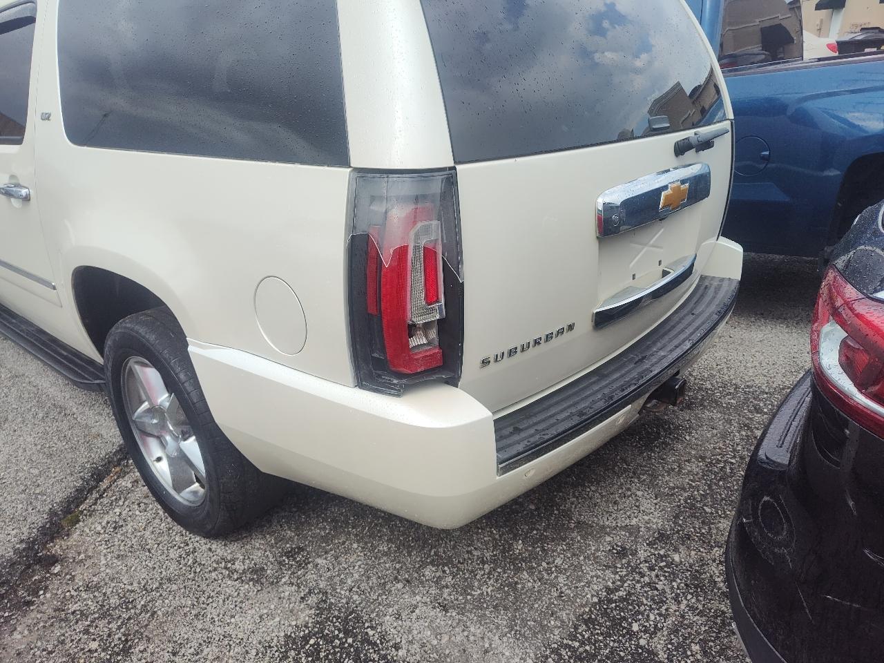 Chevrolet Suburban 4WD 4dr LTZ 2014