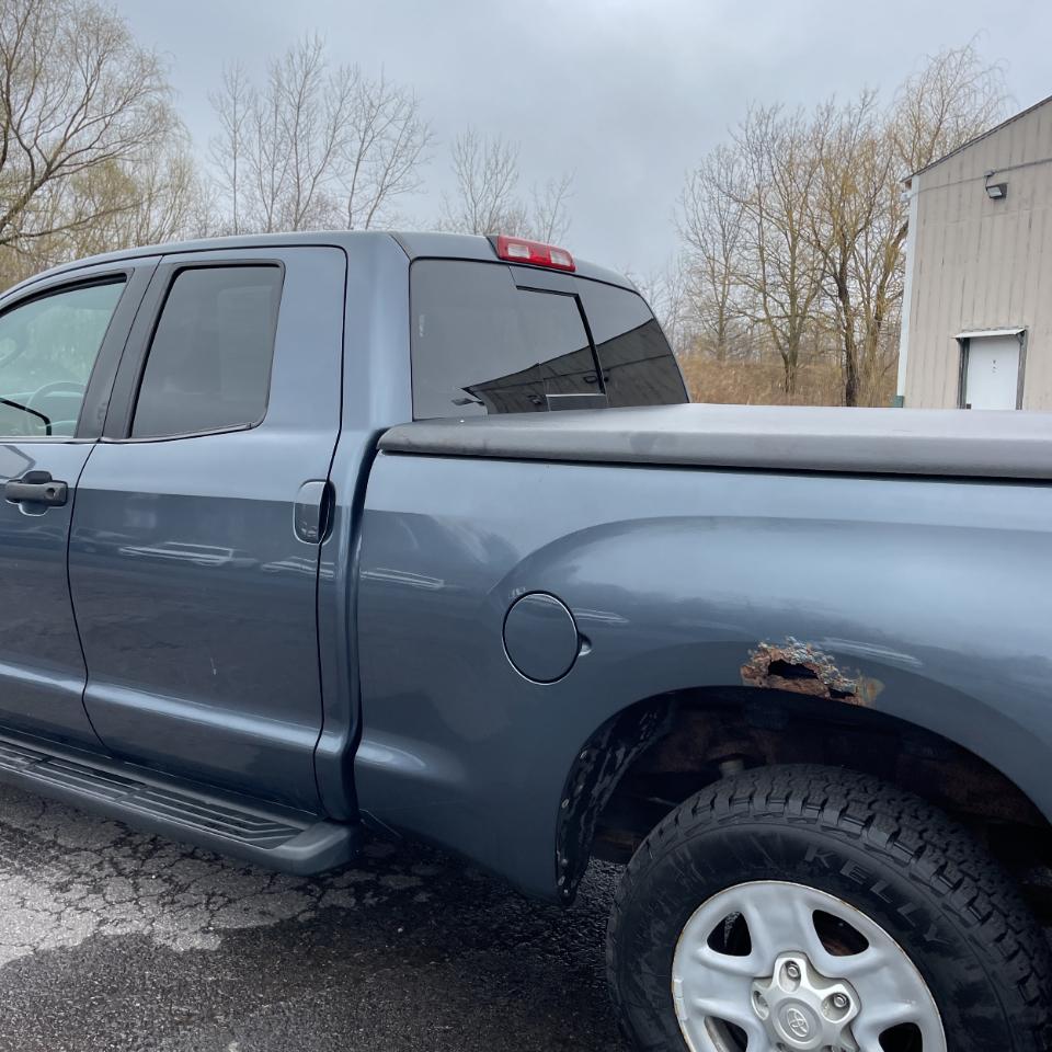 Toyota Tundra 4WD Truck Dbl 5.7L V8 6-Spd AT (Natl) 2008