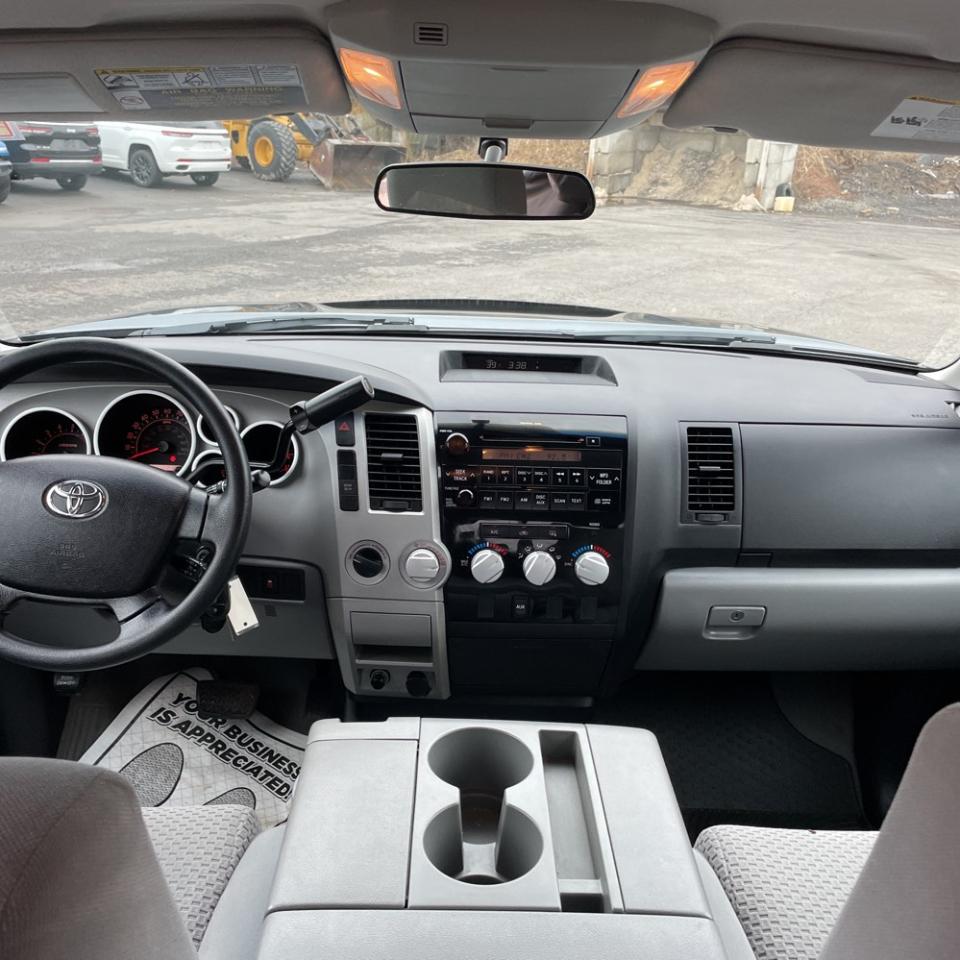 Toyota Tundra 4WD Truck Dbl 5.7L V8 6-Spd AT (Natl) 2008