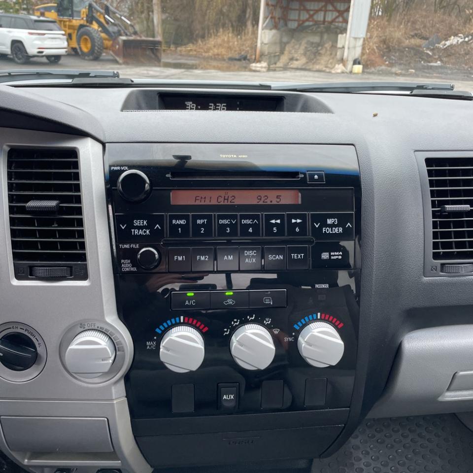 Toyota Tundra 4WD Truck Dbl 5.7L V8 6-Spd AT (Natl) 2008