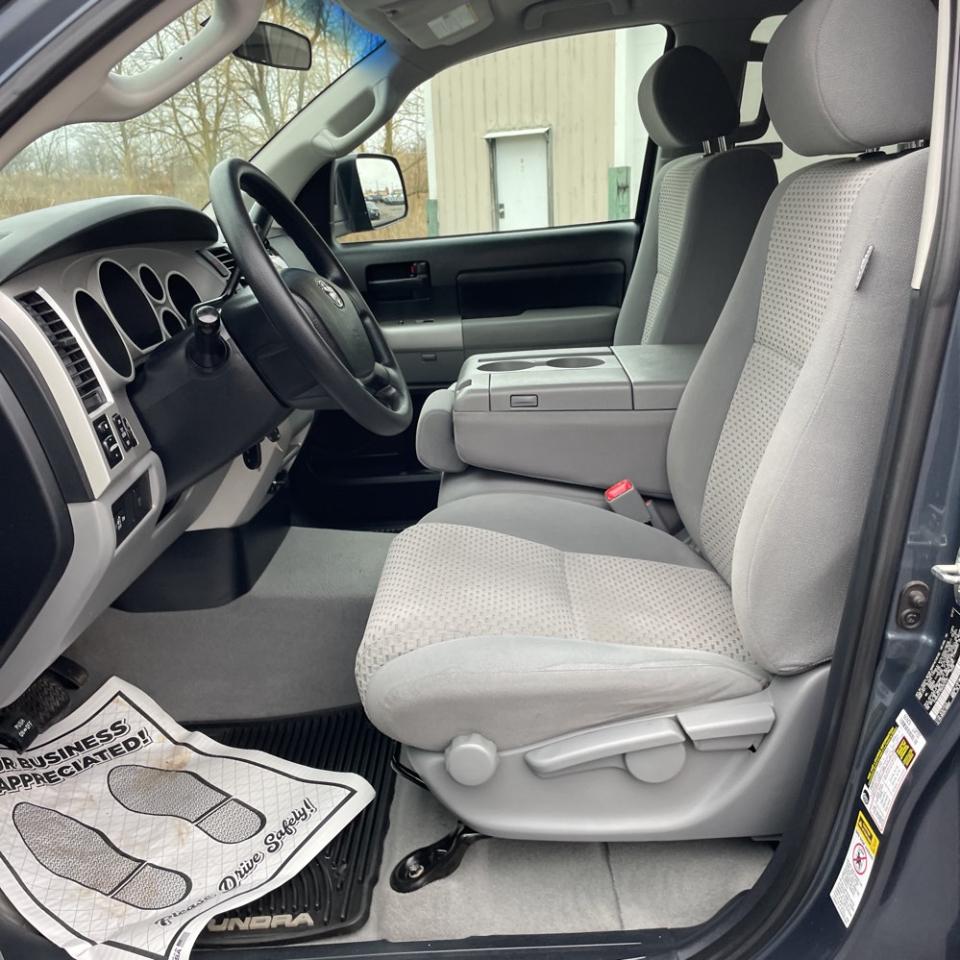 Toyota Tundra 4WD Truck Dbl 5.7L V8 6-Spd AT (Natl) 2008