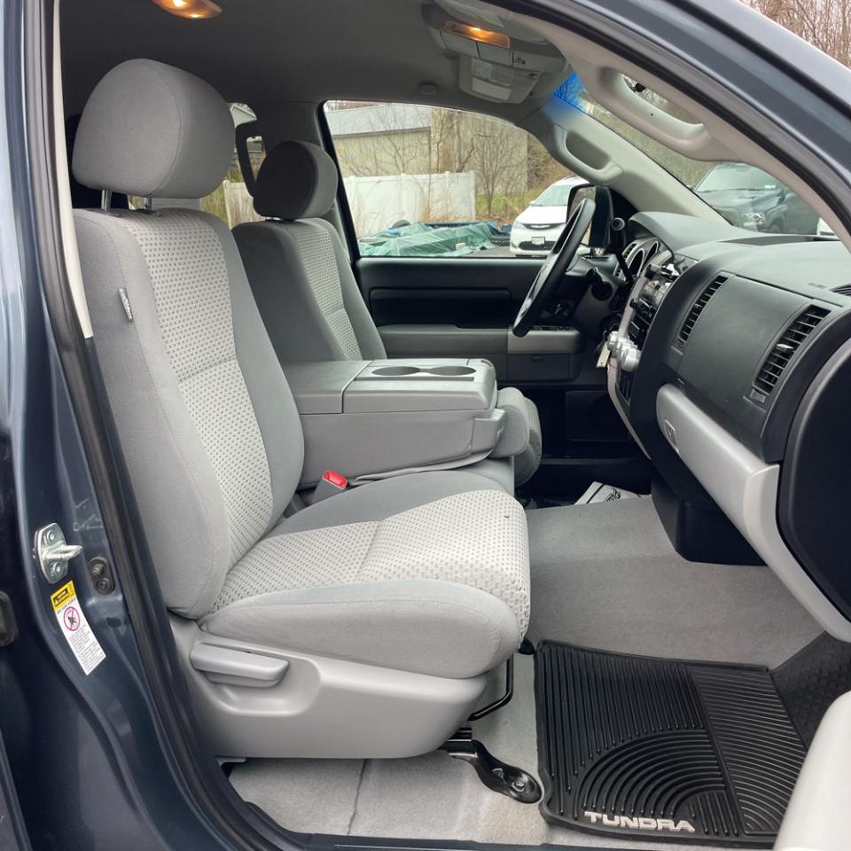 Toyota Tundra 4WD Truck Dbl 5.7L V8 6-Spd AT (Natl) 2008