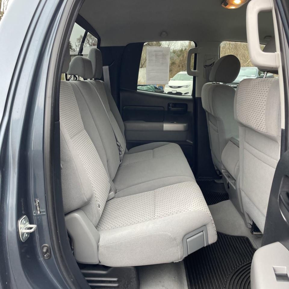 Toyota Tundra 4WD Truck Dbl 5.7L V8 6-Spd AT (Natl) 2008