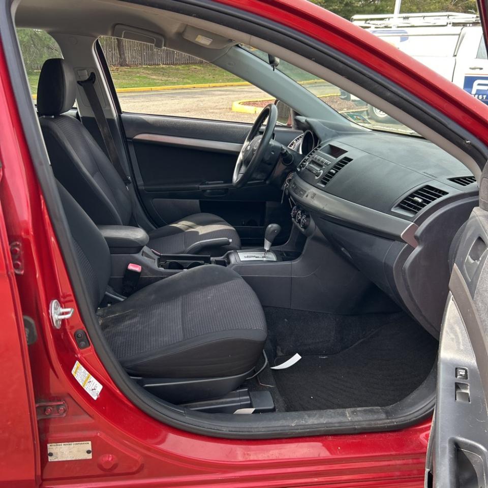 Mitsubishi Lancer 4dr Sdn ES Auto 2011