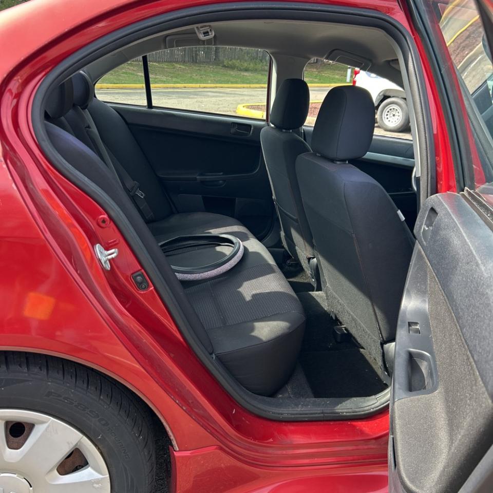 Mitsubishi Lancer 4dr Sdn ES Auto 2011