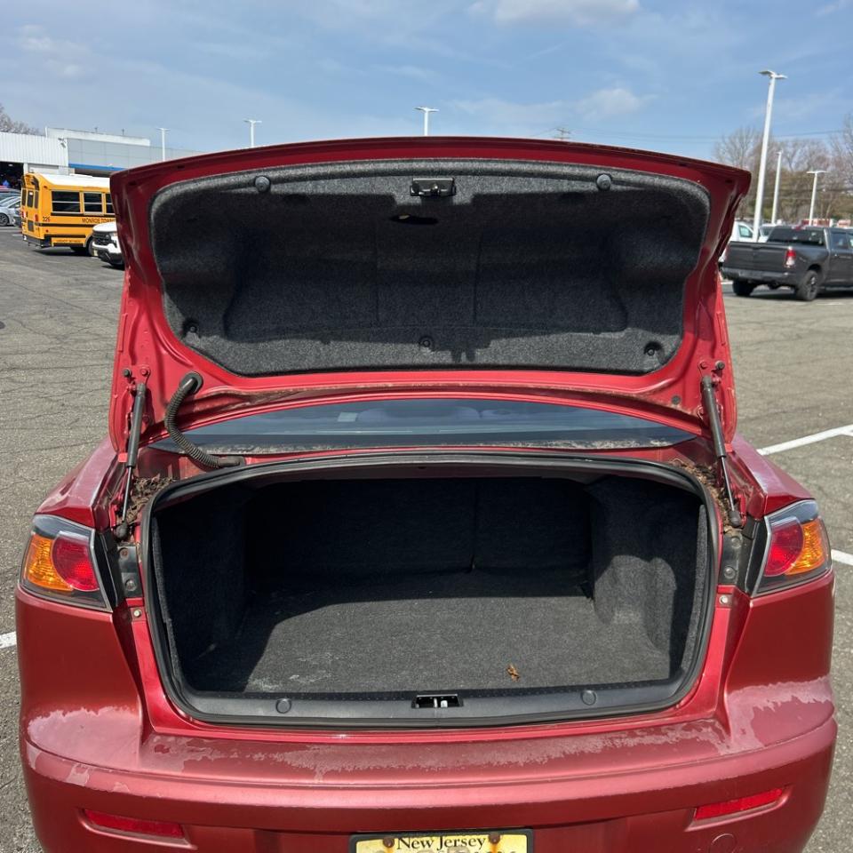 Mitsubishi Lancer 4dr Sdn ES Auto 2011