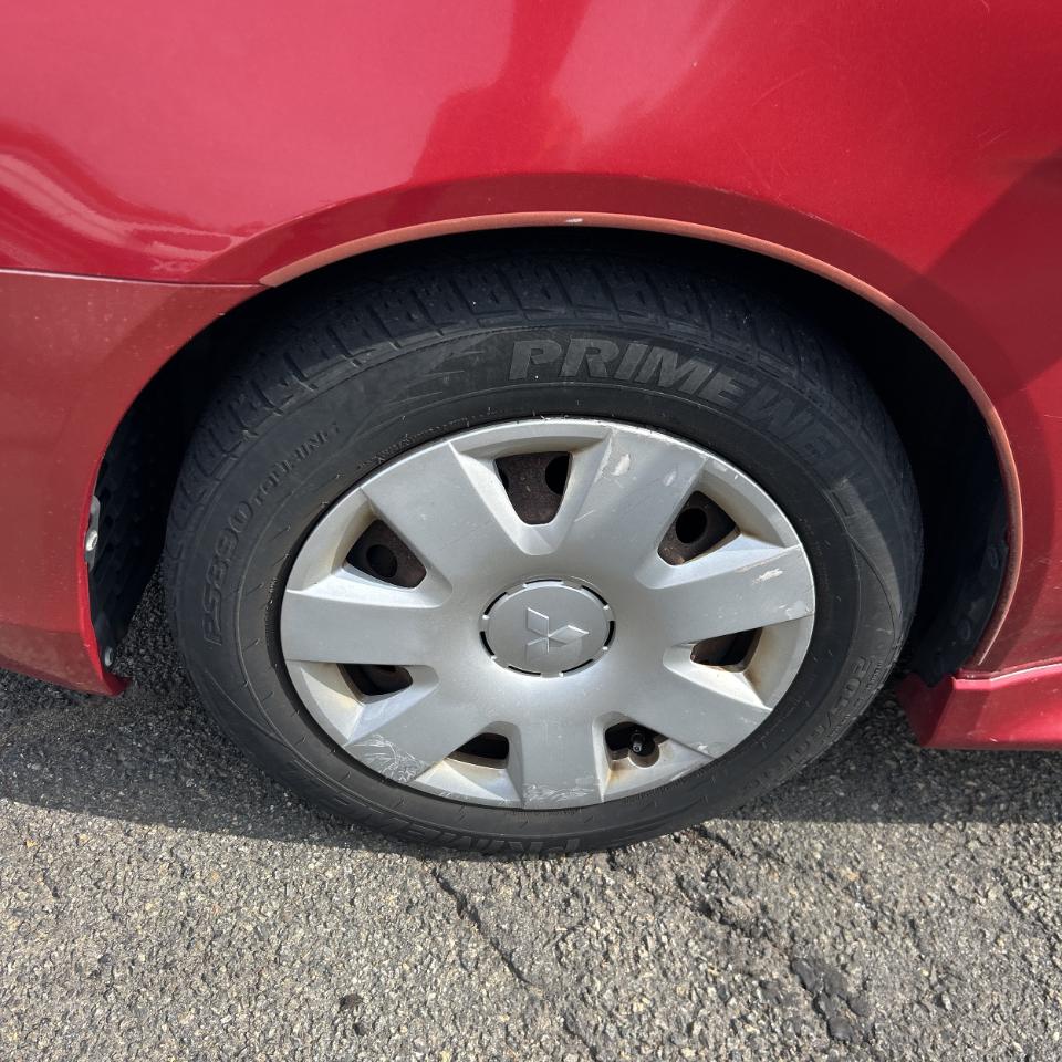 Mitsubishi Lancer 4dr Sdn ES Auto 2011