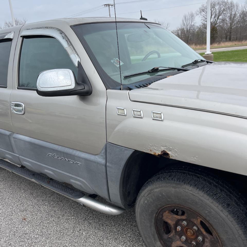 Chevrolet Avalanche 1500 5dr Crew Cab 130" WB 4WD 2003