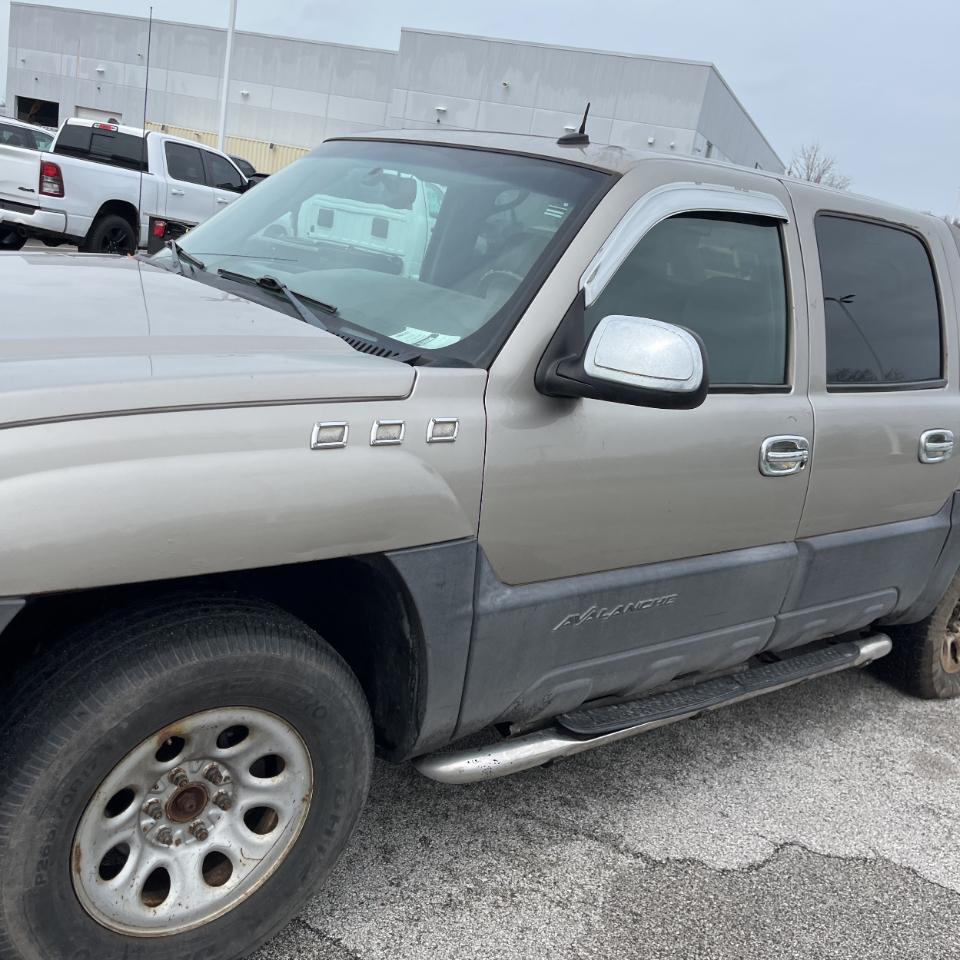 Chevrolet Avalanche 1500 5dr Crew Cab 130" WB 4WD 2003
