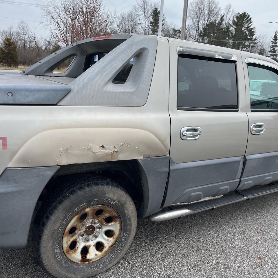 Chevrolet Avalanche 1500 5dr Crew Cab 130" WB 4WD 2003