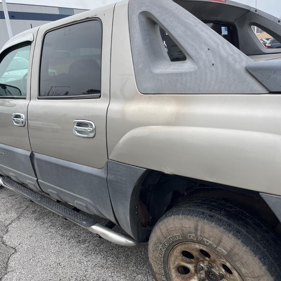 Chevrolet Avalanche 1500 5dr Crew Cab 130" WB 4WD 2003