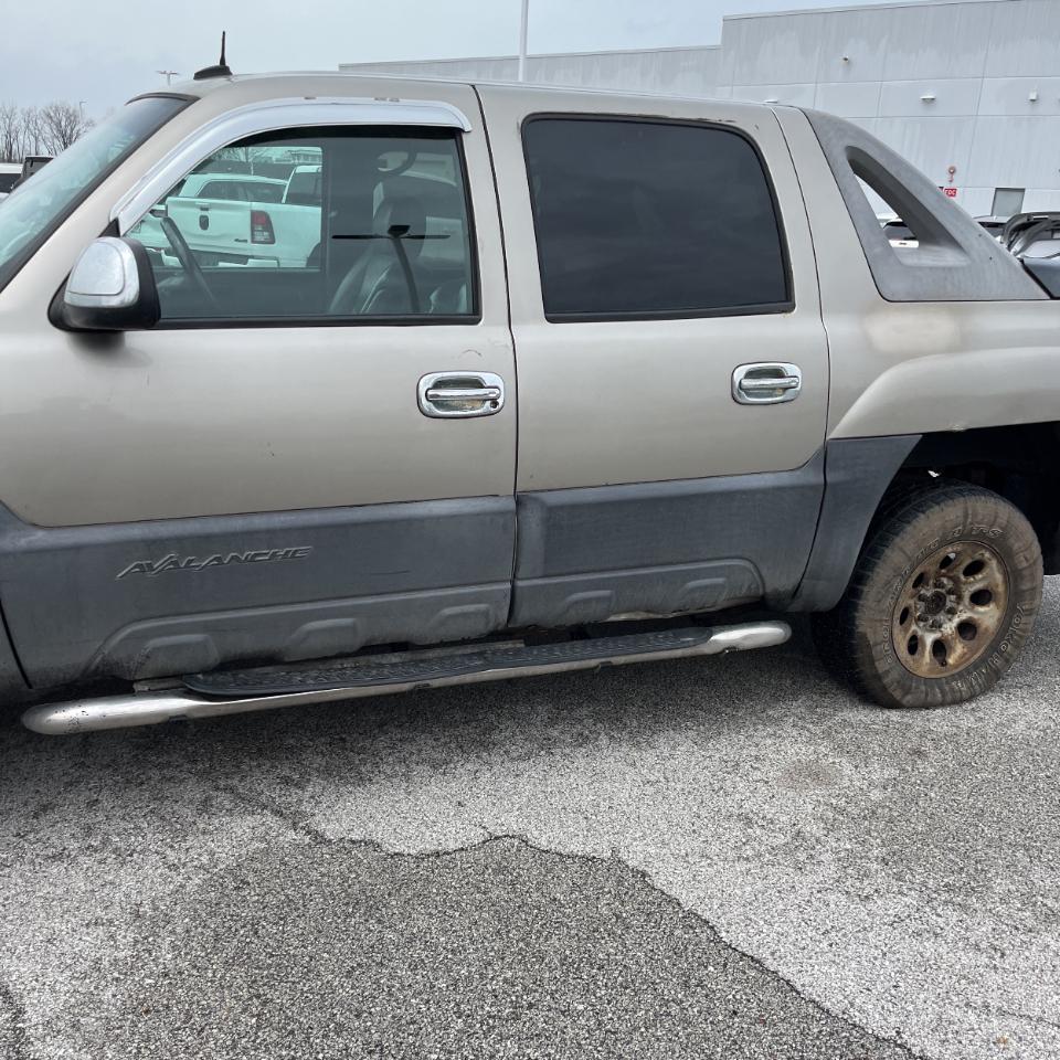 Chevrolet Avalanche 1500 5dr Crew Cab 130" WB 4WD 2003