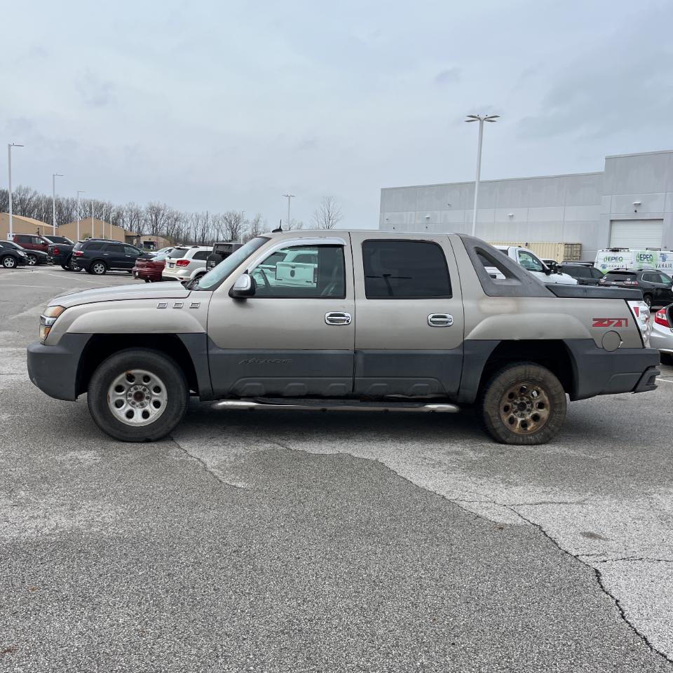 Chevrolet Avalanche 1500 5dr Crew Cab 130" WB 4WD 2003