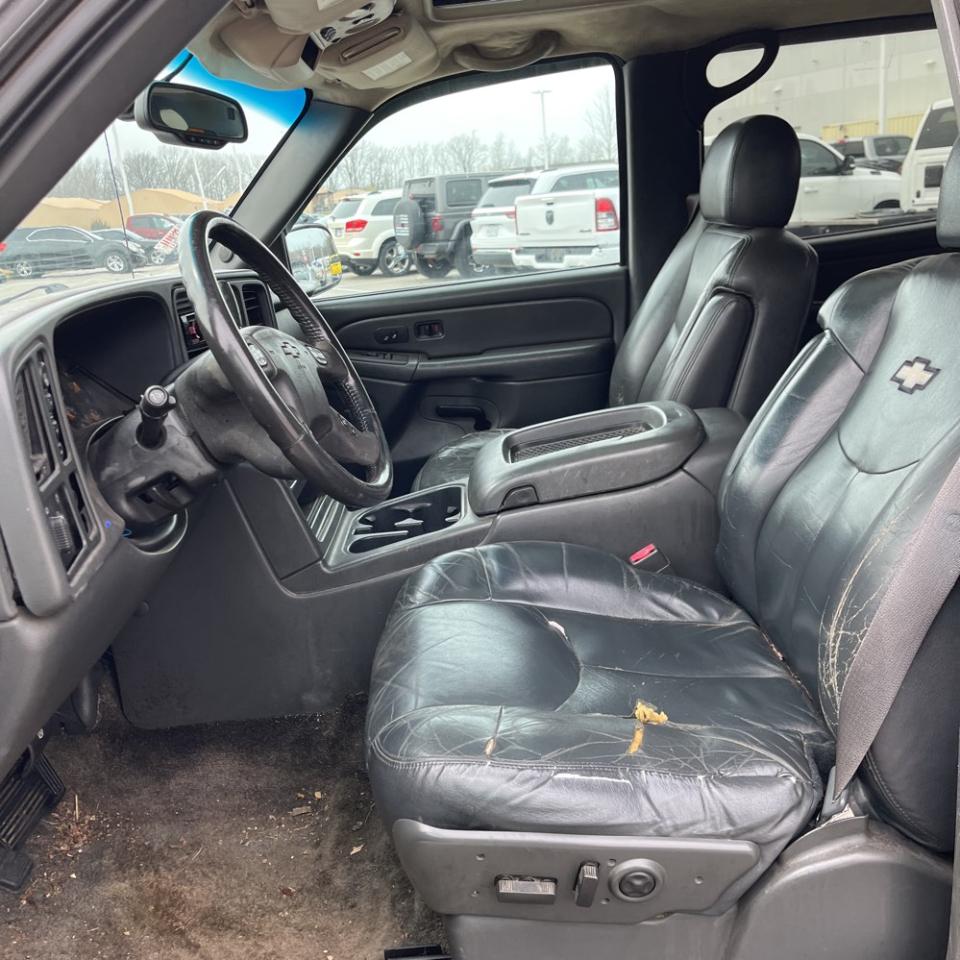 Chevrolet Avalanche 1500 5dr Crew Cab 130" WB 4WD 2003