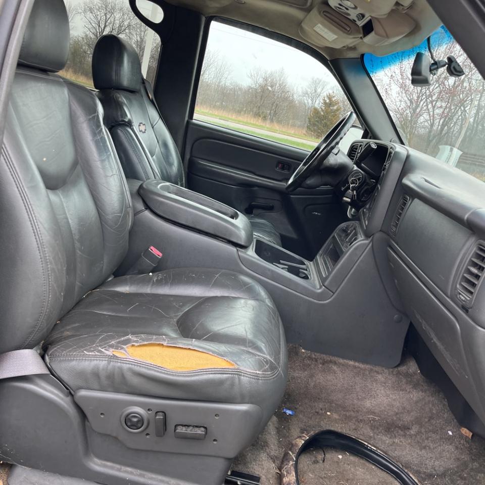 Chevrolet Avalanche 1500 5dr Crew Cab 130" WB 4WD 2003