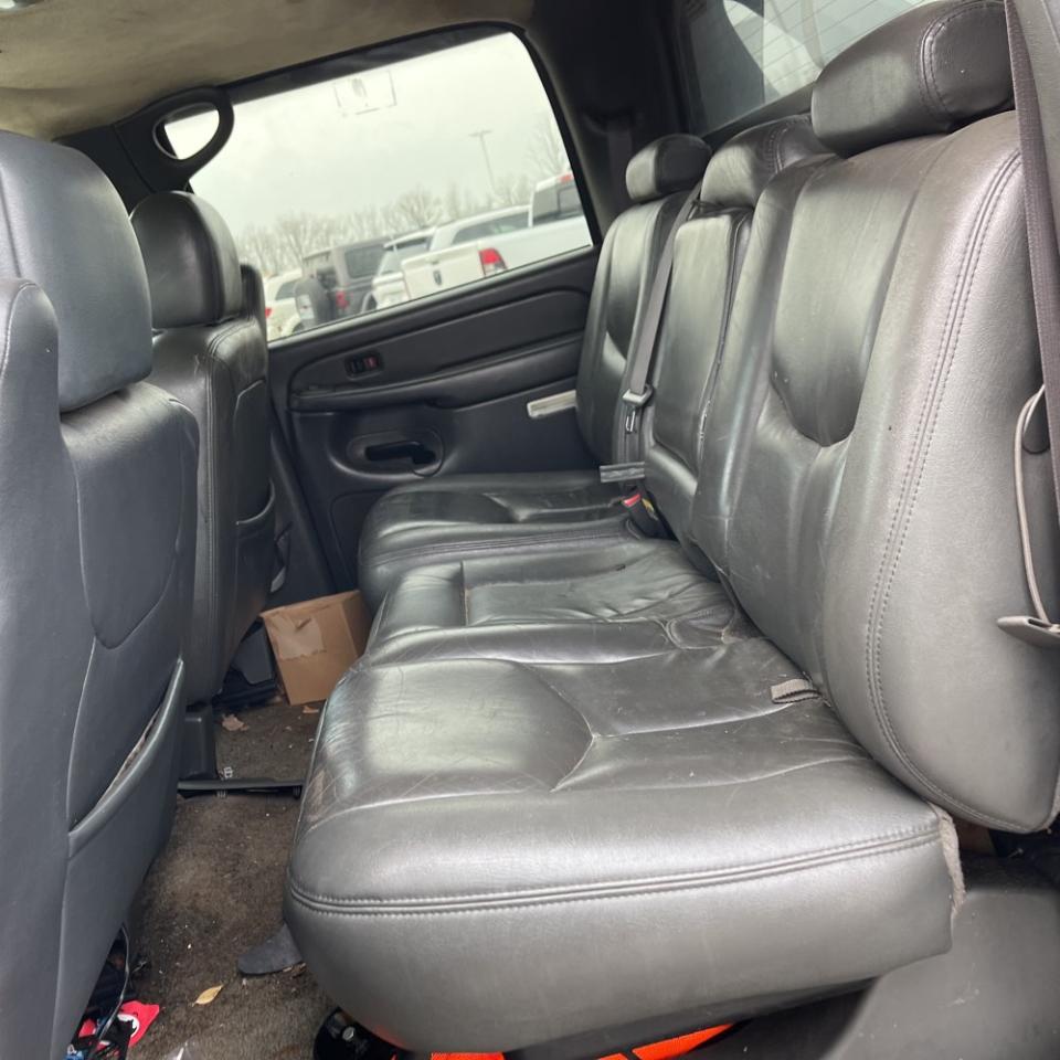 Chevrolet Avalanche 1500 5dr Crew Cab 130" WB 4WD 2003