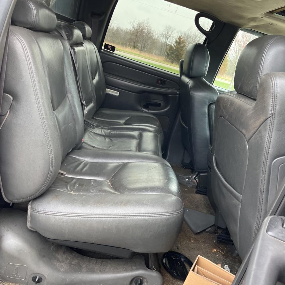 Chevrolet Avalanche 1500 5dr Crew Cab 130" WB 4WD 2003