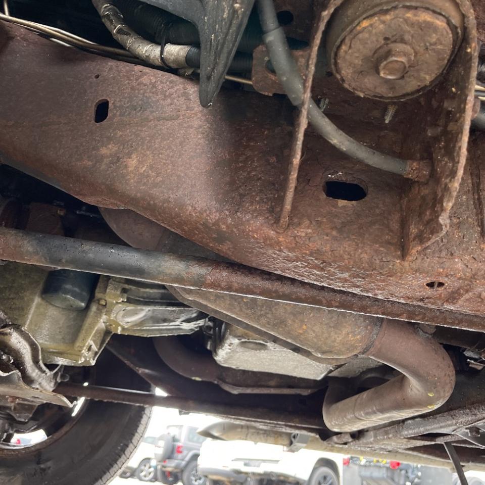 Chevrolet Avalanche 1500 5dr Crew Cab 130" WB 4WD 2003