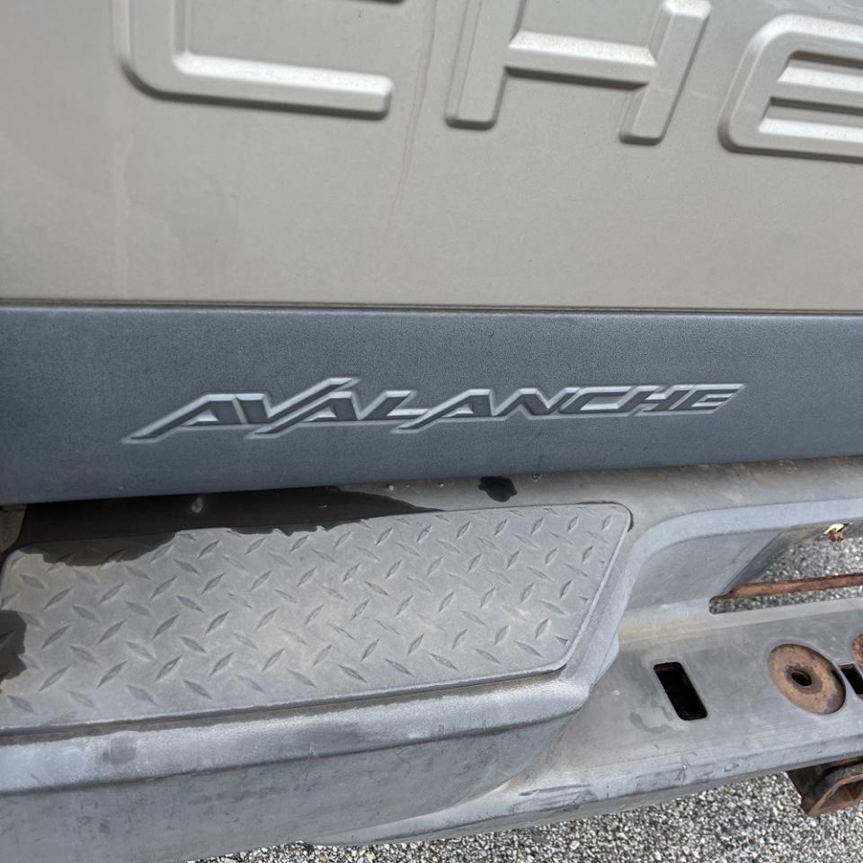 Chevrolet Avalanche 1500 5dr Crew Cab 130" WB 4WD 2003
