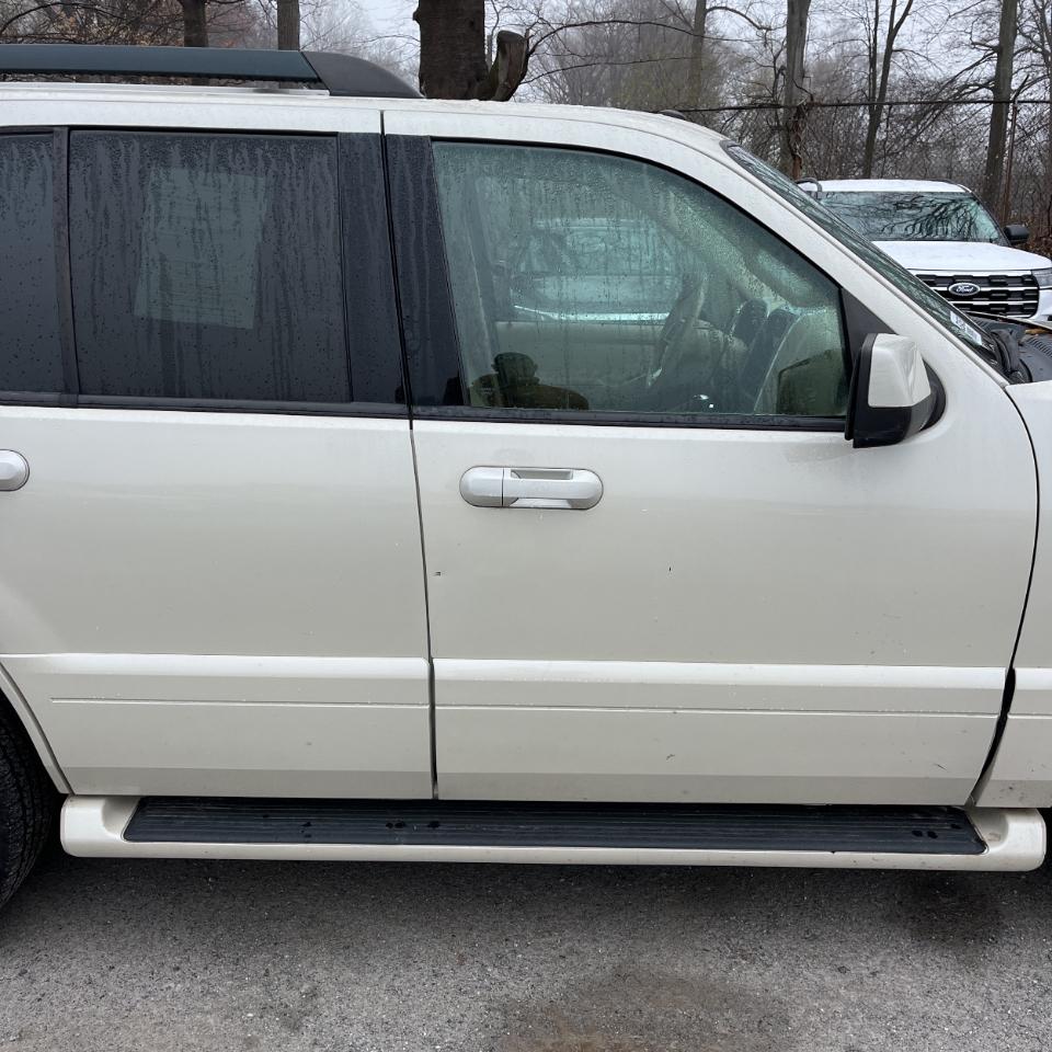 Mercury Mountaineer 4dr Luxury AWD 2006