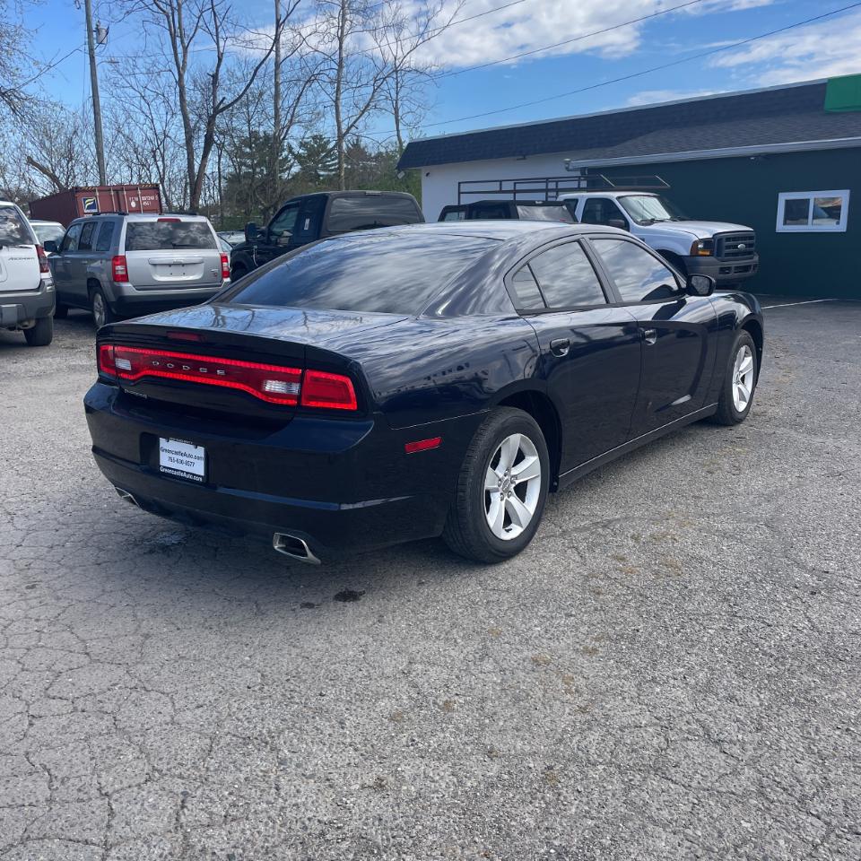 Dodge Charger 4dr Sdn SE RWD 2011