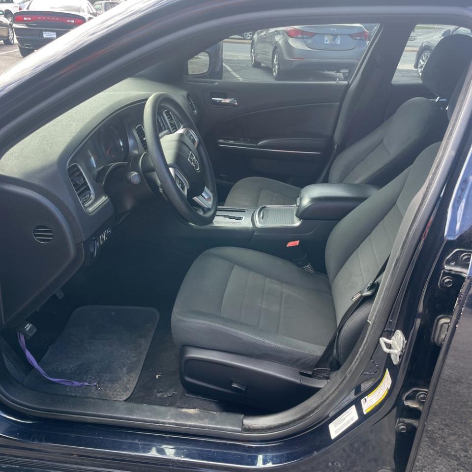 Dodge Charger 4dr Sdn SE RWD 2011