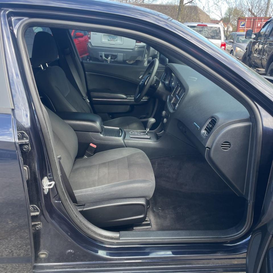 Dodge Charger 4dr Sdn SE RWD 2011