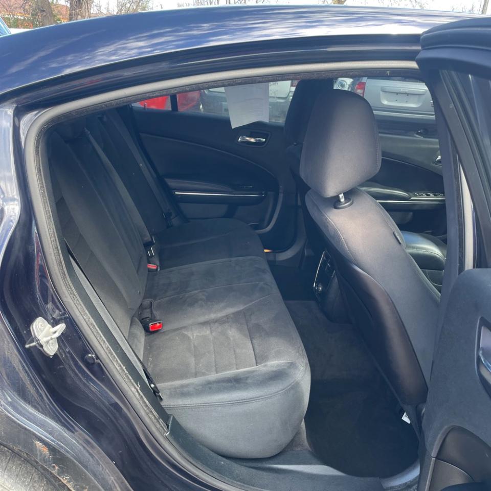 Dodge Charger 4dr Sdn SE RWD 2011