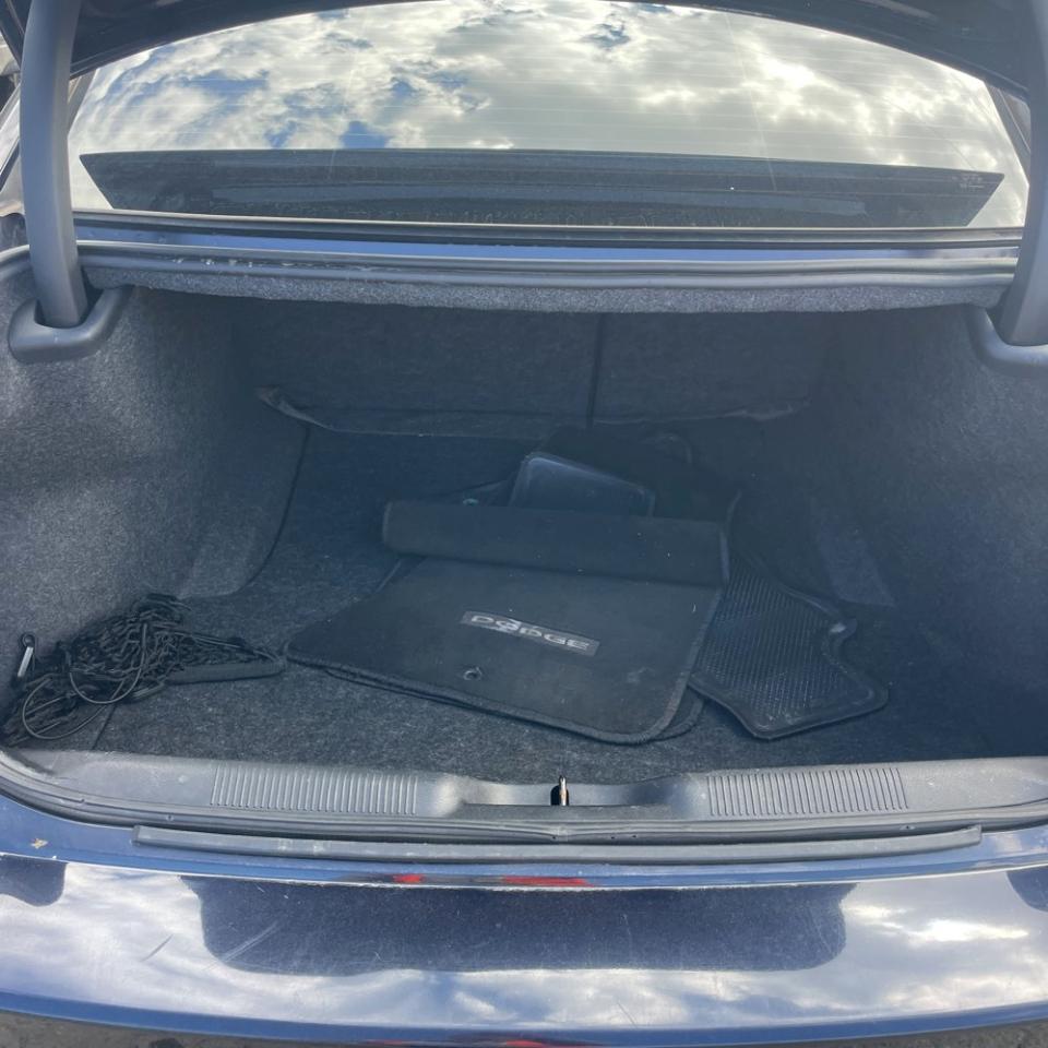 Dodge Charger 4dr Sdn SE RWD 2011