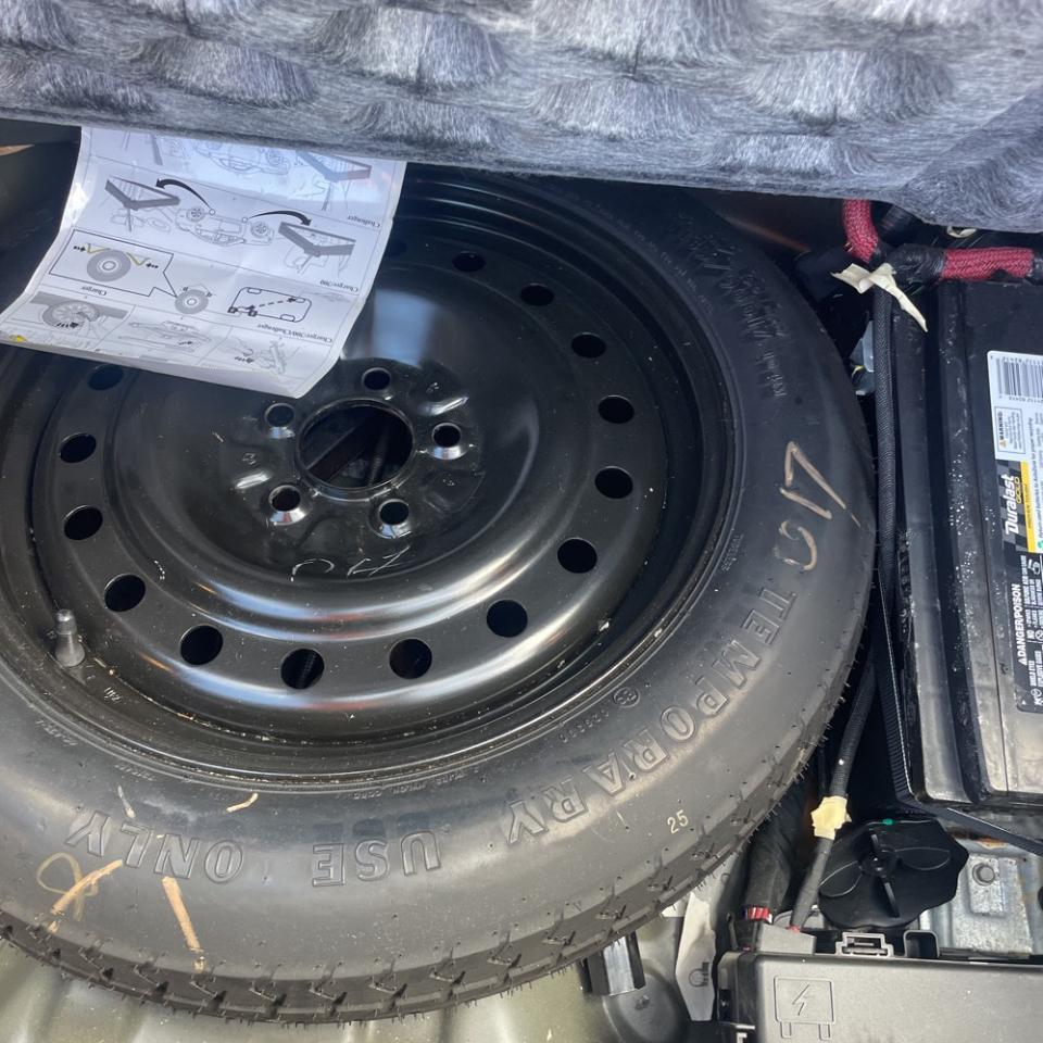 Dodge Charger 4dr Sdn SE RWD 2011