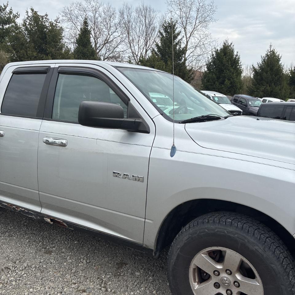 Dodge Ram 1500 4WD Quad Cab 140.5" SLT 2009