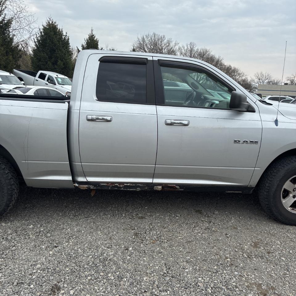 Dodge Ram 1500 4WD Quad Cab 140.5" SLT 2009