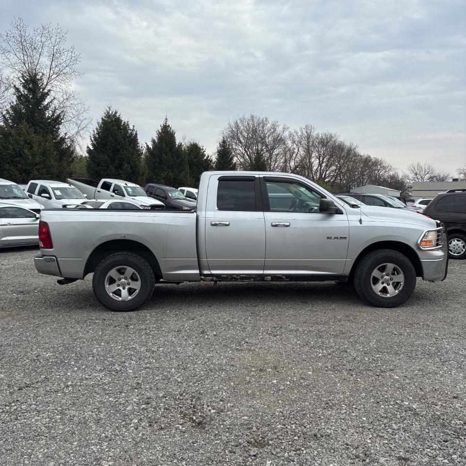 Dodge Ram 1500 4WD Quad Cab 140.5" SLT 2009