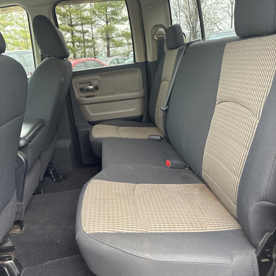 Dodge Ram 1500 4WD Quad Cab 140.5" SLT 2009