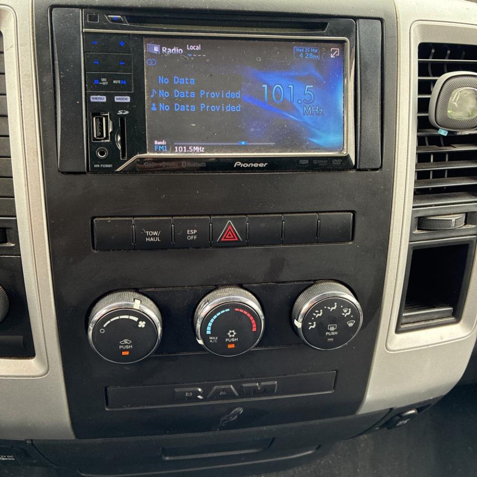 Dodge Ram 1500 4WD Quad Cab 140.5" SLT 2009