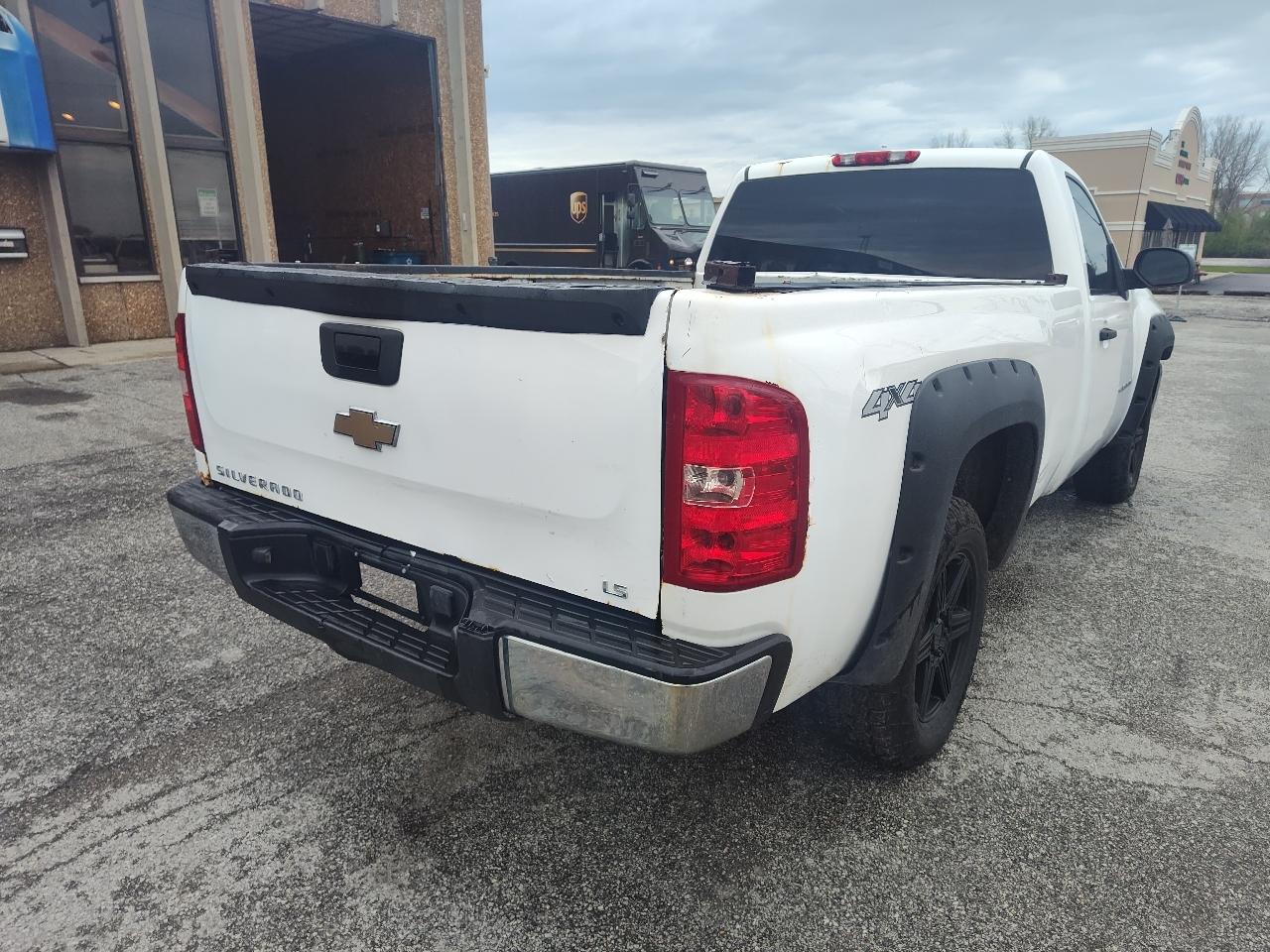 Chevrolet Silverado 1500 4WD Reg Cab 133.0" Work Truck 2009