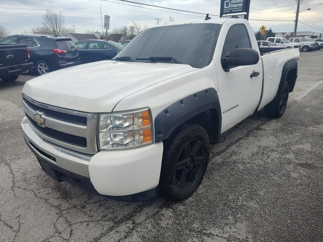 Chevrolet Silverado 1500 4WD Reg Cab 133.0" Work Truck 2009